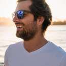 Handsome, tall and tanned guy wants to meet shy woman in Hampshire